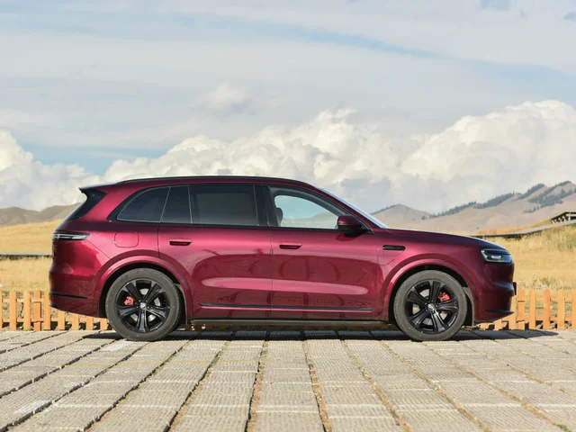 AITO M7 · exterior · 2026 EREV Pro+AWD 6-seat
