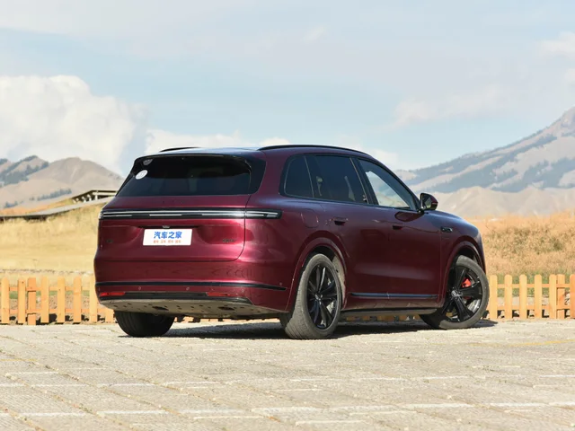 AITO M7 · exterior · 2026 EREV Pro+AWD 6-seat