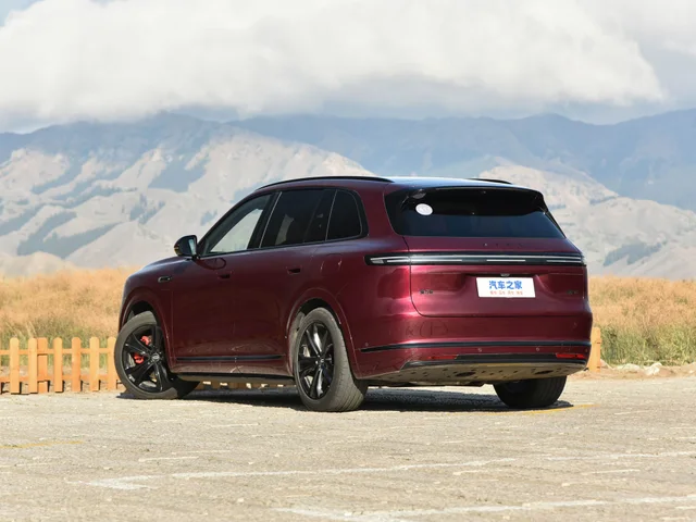 AITO M7 · exterior · 2026 EREV Pro+AWD 6-seat