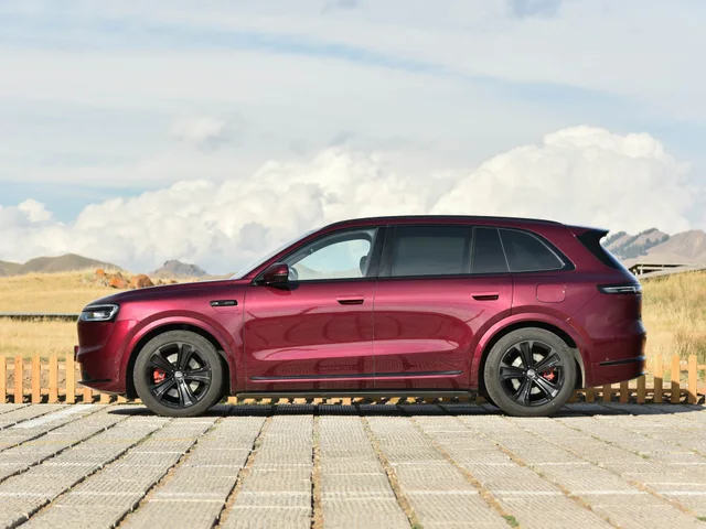 AITO M7 · exterior · 2026 EREV Pro+AWD 6-seat