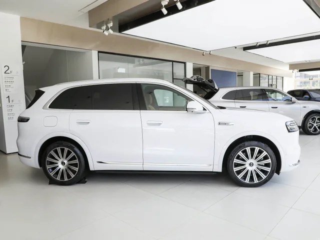 AITO M7 · exterior · 2026 EREV Pro+AWD 6-seat