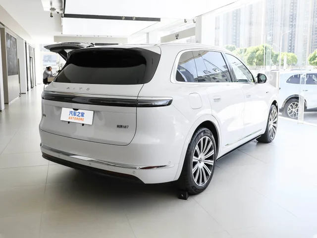 AITO M7 · exterior · 2026 EREV Pro+AWD 6-seat