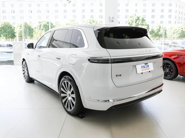 AITO M7 · exterior · 2026 EREV Pro+AWD 6-seat