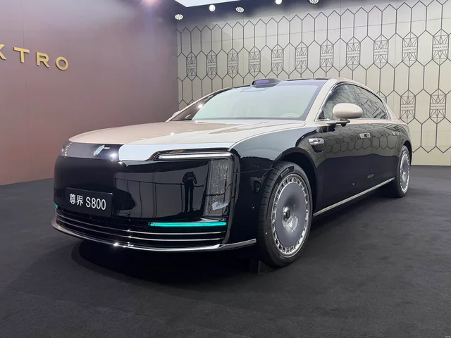 MAEXTRO S800 · exterior · 2025 EREV Starlight Executive 4-seat (896 lidar)