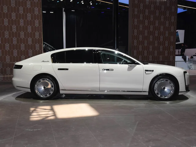 MAEXTRO S800 · exterior · 2025 EREV Starlight Premium 5-seat (896 lidar)