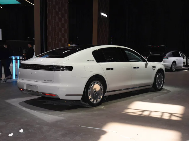 MAEXTRO S800 · exterior · 2025 EREV Starlight Premium 5-seat (896 lidar)